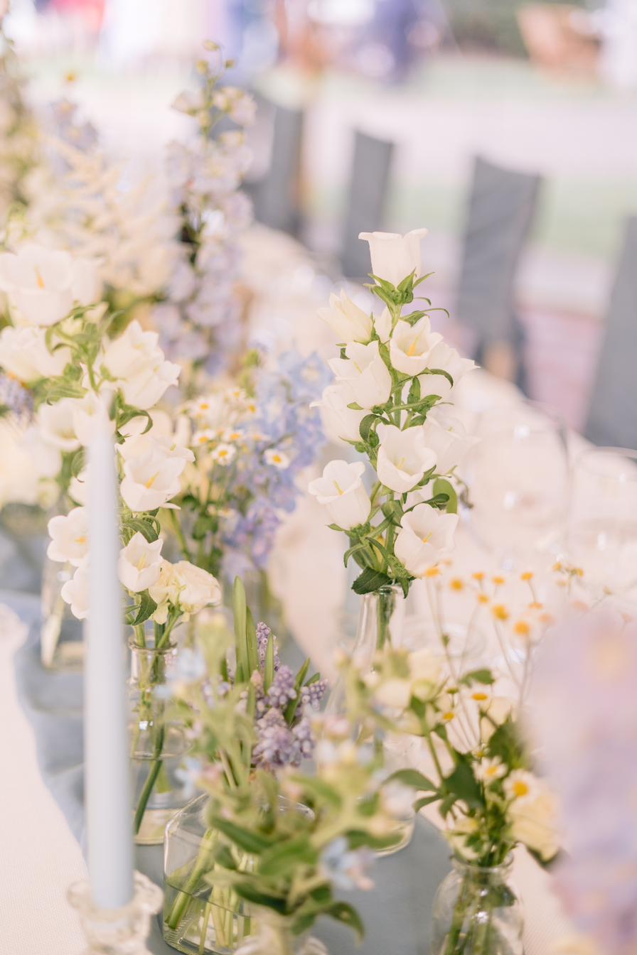 Bud vase table florals close-up, Rutland wedding